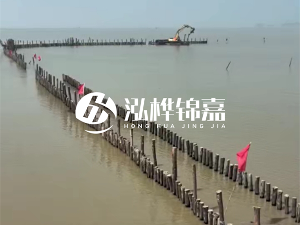 河道護(hù)坡打樁對(duì)河岸保護(hù)有何作用？河道松木樁水面需要預(yù)留多長(zhǎng)？