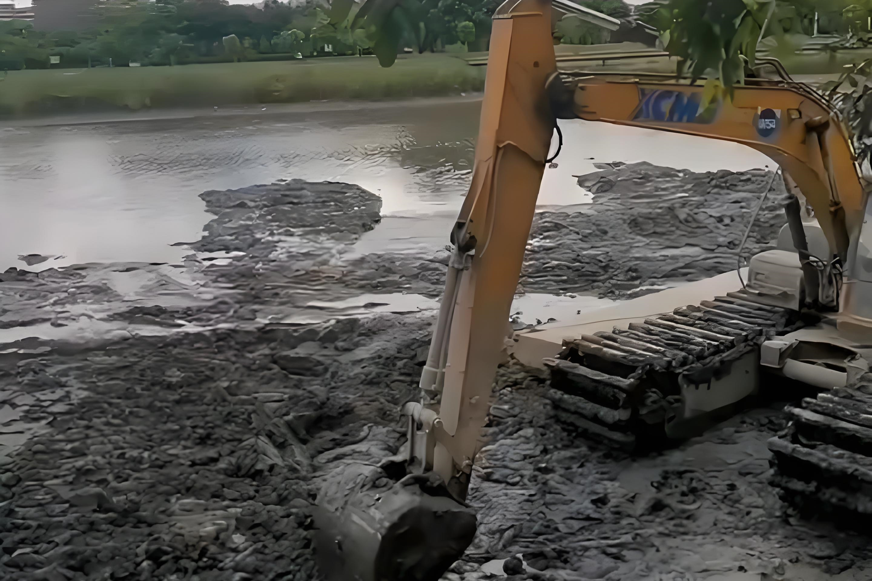 廣東東莞挖機清淤施工隊-水塘清淤需要請專業隊伍嗎？